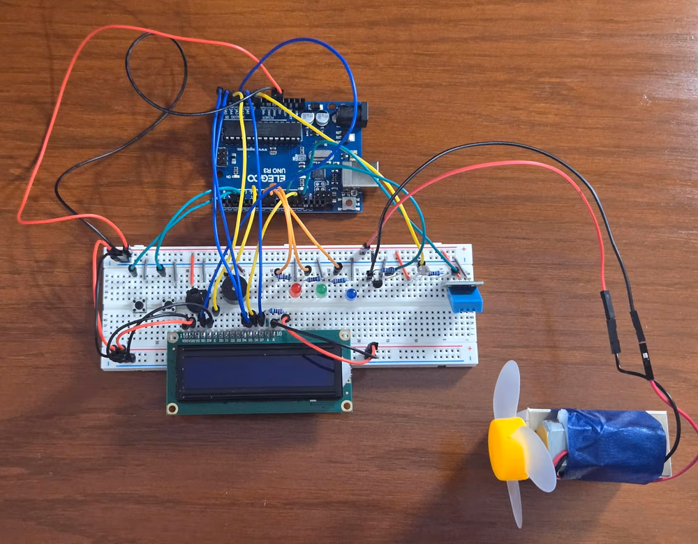 المتحكم المنزلي الكامل: Arduino UNO ولوحة تجارب ومستشعر DHT11 وشاشة LCD ومروحة